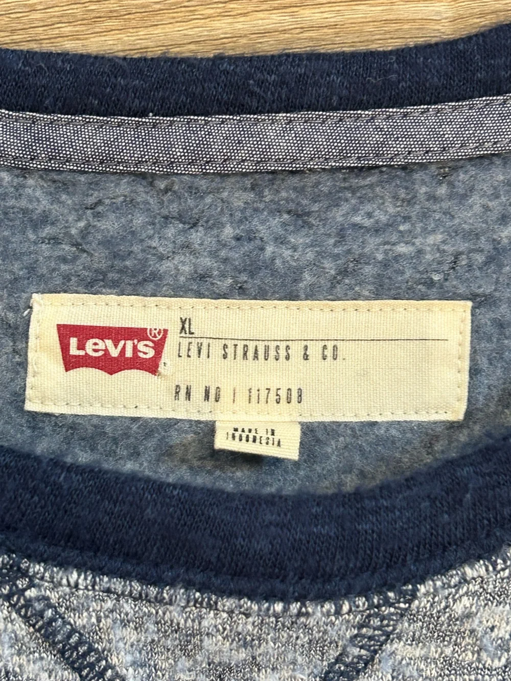 Levi’s Mens XL Gray Heather Navy Raglan Crewneck Sweatshirt